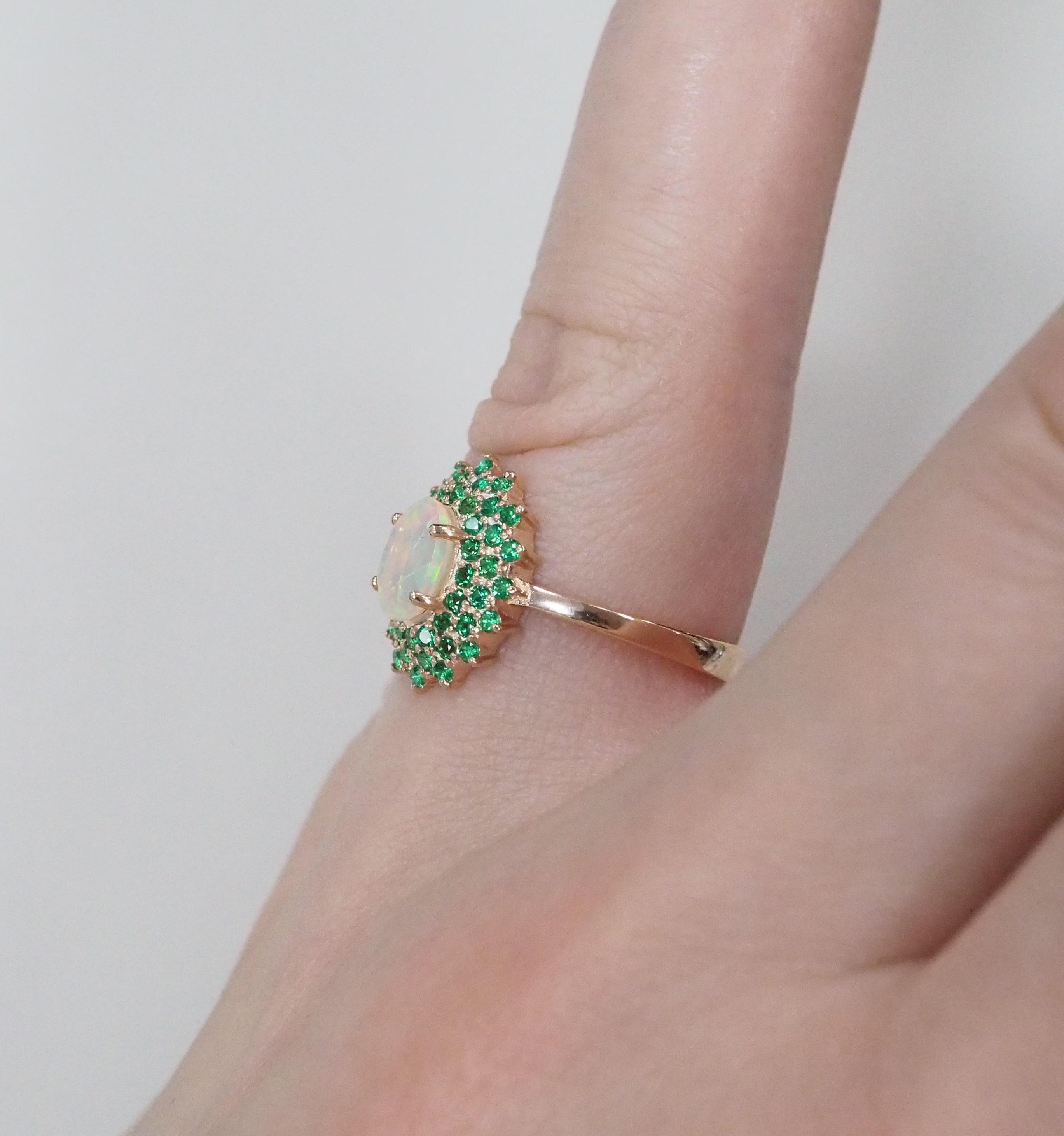 Серебряное кольцо с опалом